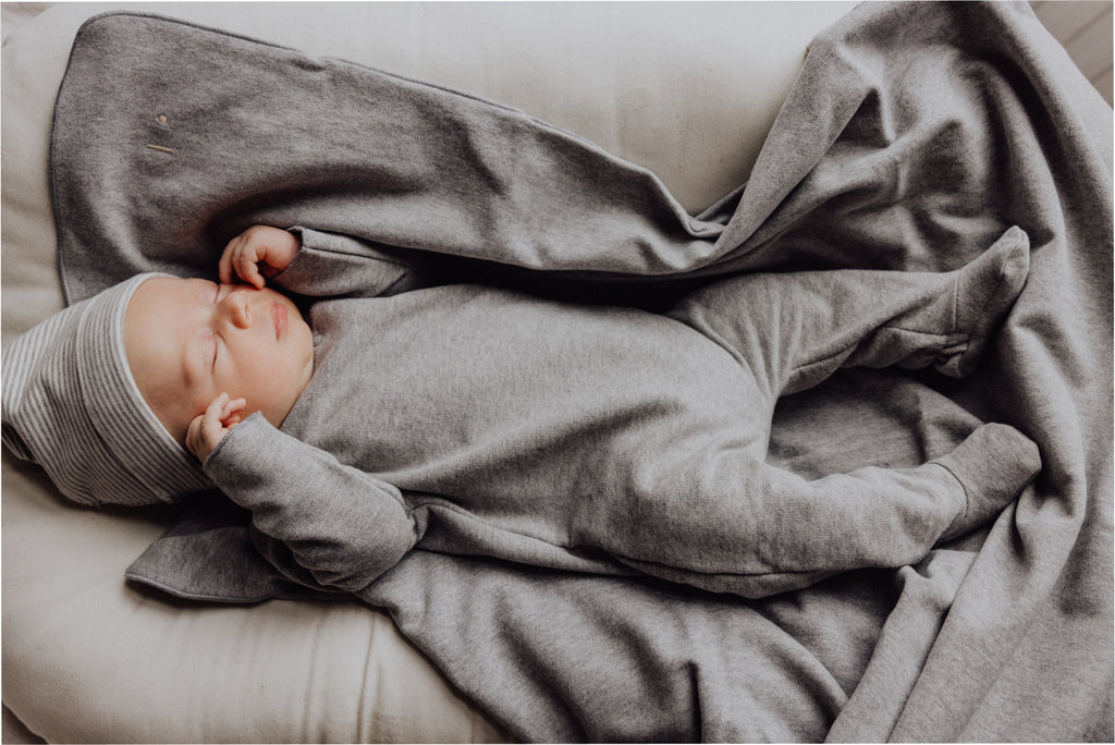 Unsere Lieblings-Essentials für die Garderobe Ihres Neugeborenen